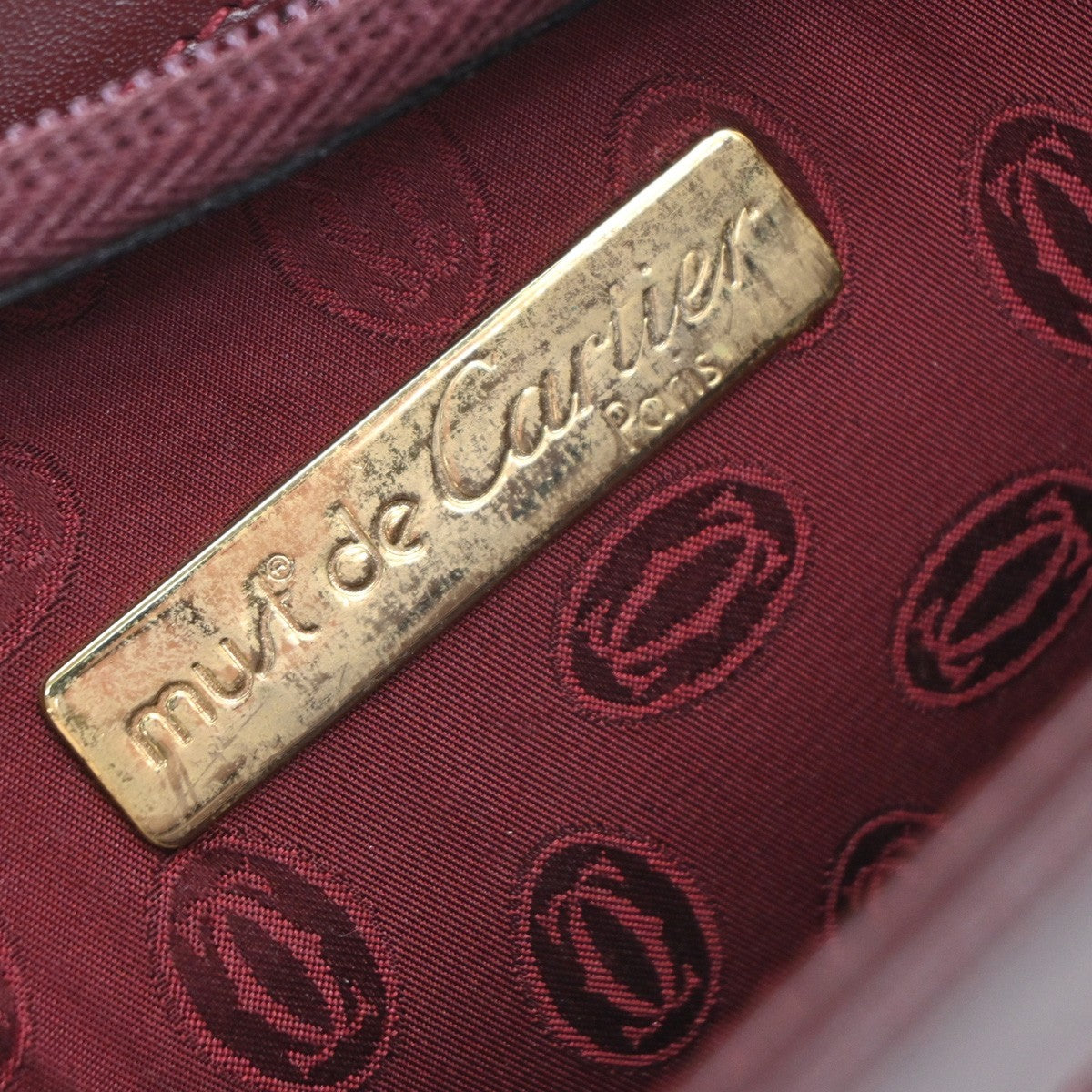 Must De Cartier 2C Clutch Hand Bag Leather Red Gold-Plated 01EF966