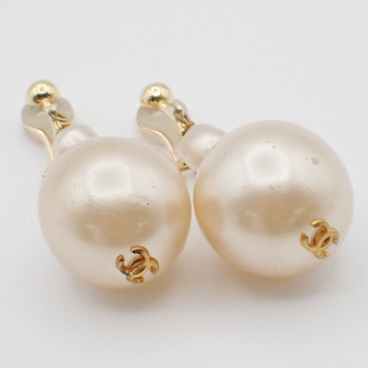 CHANEL CC Logo Imitation Pearl Dangle Drop Earrings Clip-On White GHW 36RF369