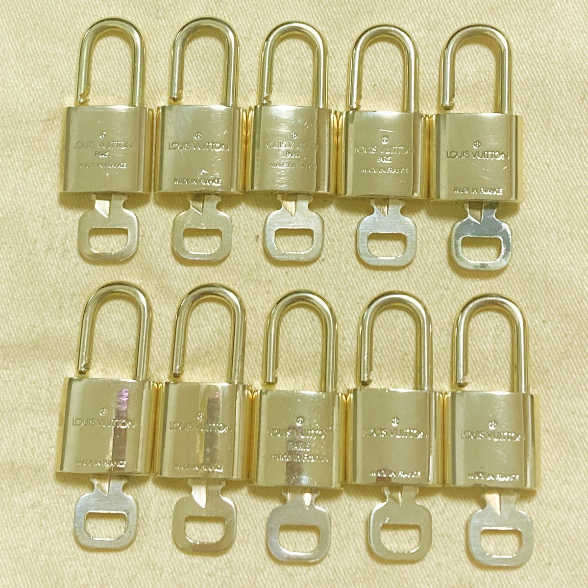 LOUIS VUITTON LV 10 SET PADLOCK KEY CHARM CADENA GOLD-PLATED FRANCE 30PDA275