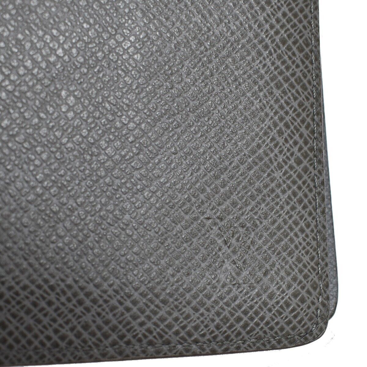 LOUIS VUITTON Portefeuille Brazza Long Wallet Taiga Leather Gray M32653 67YB981
