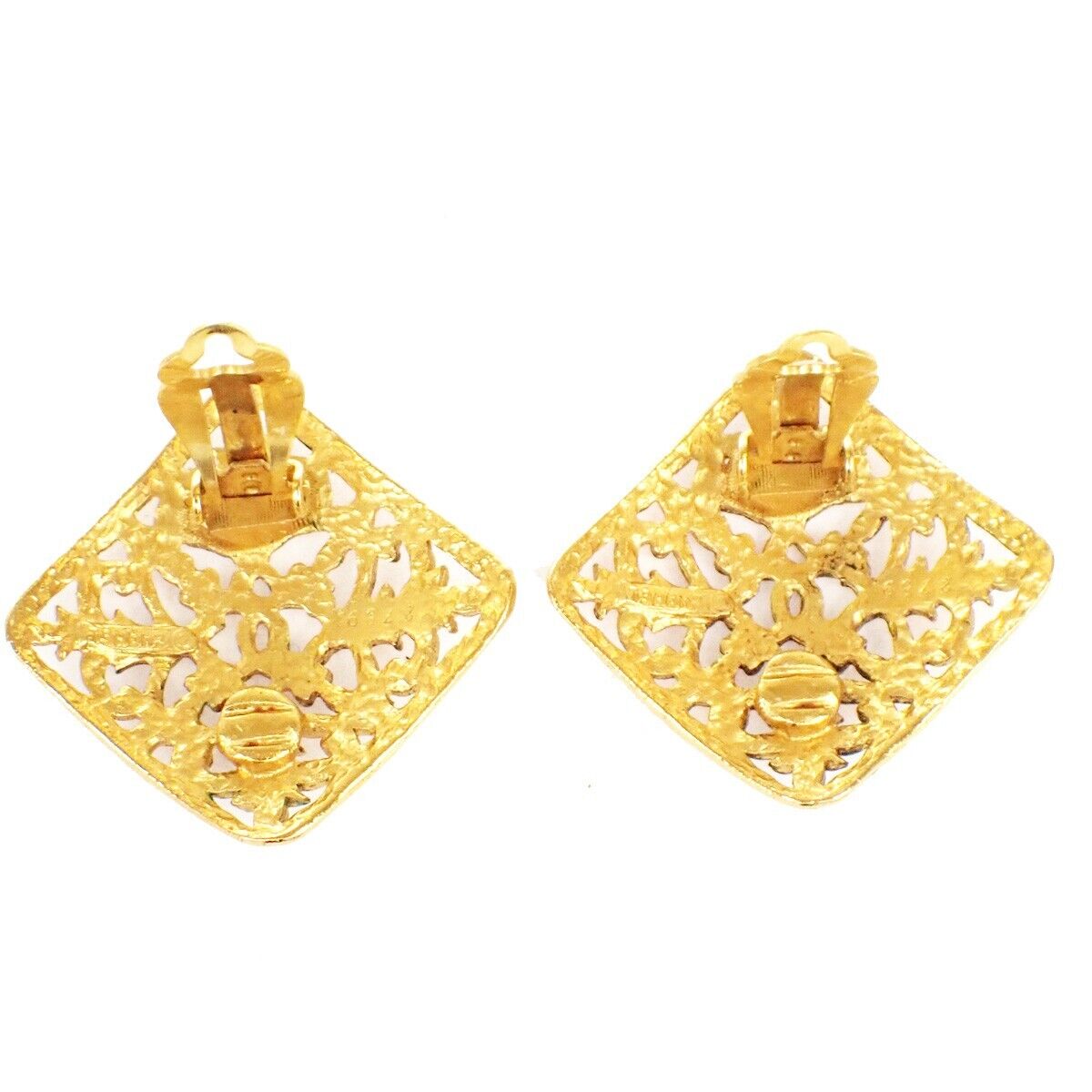 CHANEL CC Logo Diamond Shaped Button Earrings Clip-On Gold Accessory 89RJ702