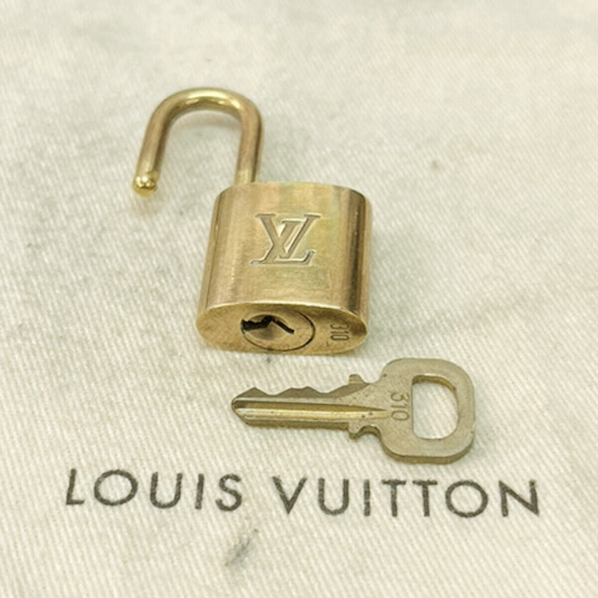 LOUIS VUITTON LV 10 SET PADLOCK KEY CHARM CADENA GOLD-PLATED FRANCE 36JF467