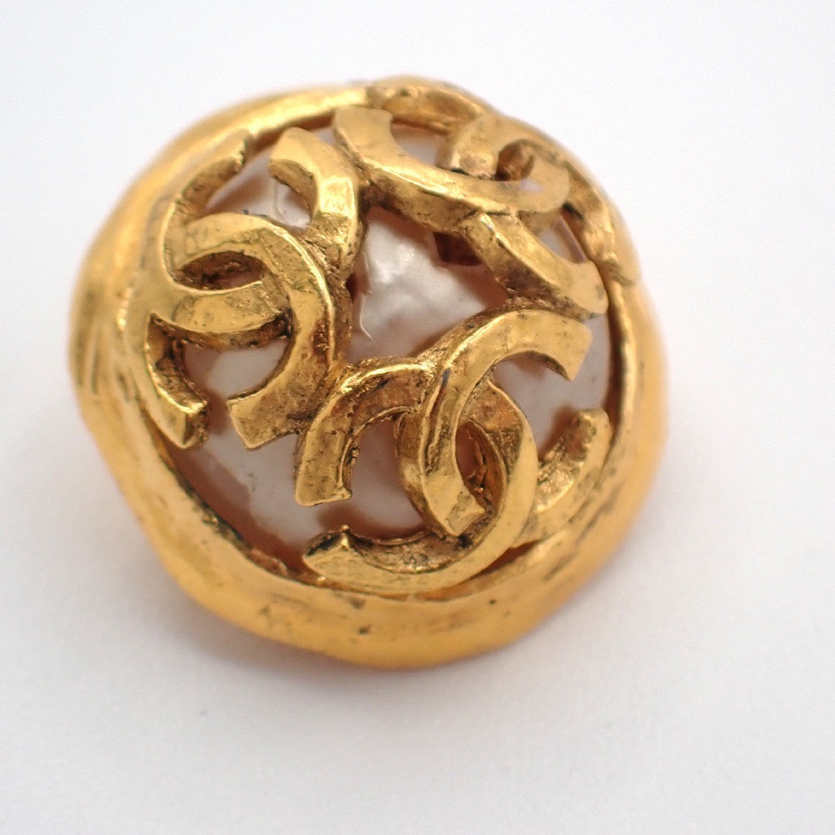 CHANEL CC Logo Imitation Pearl Round Button Earrings 94A Clip-On Gold 32RL807