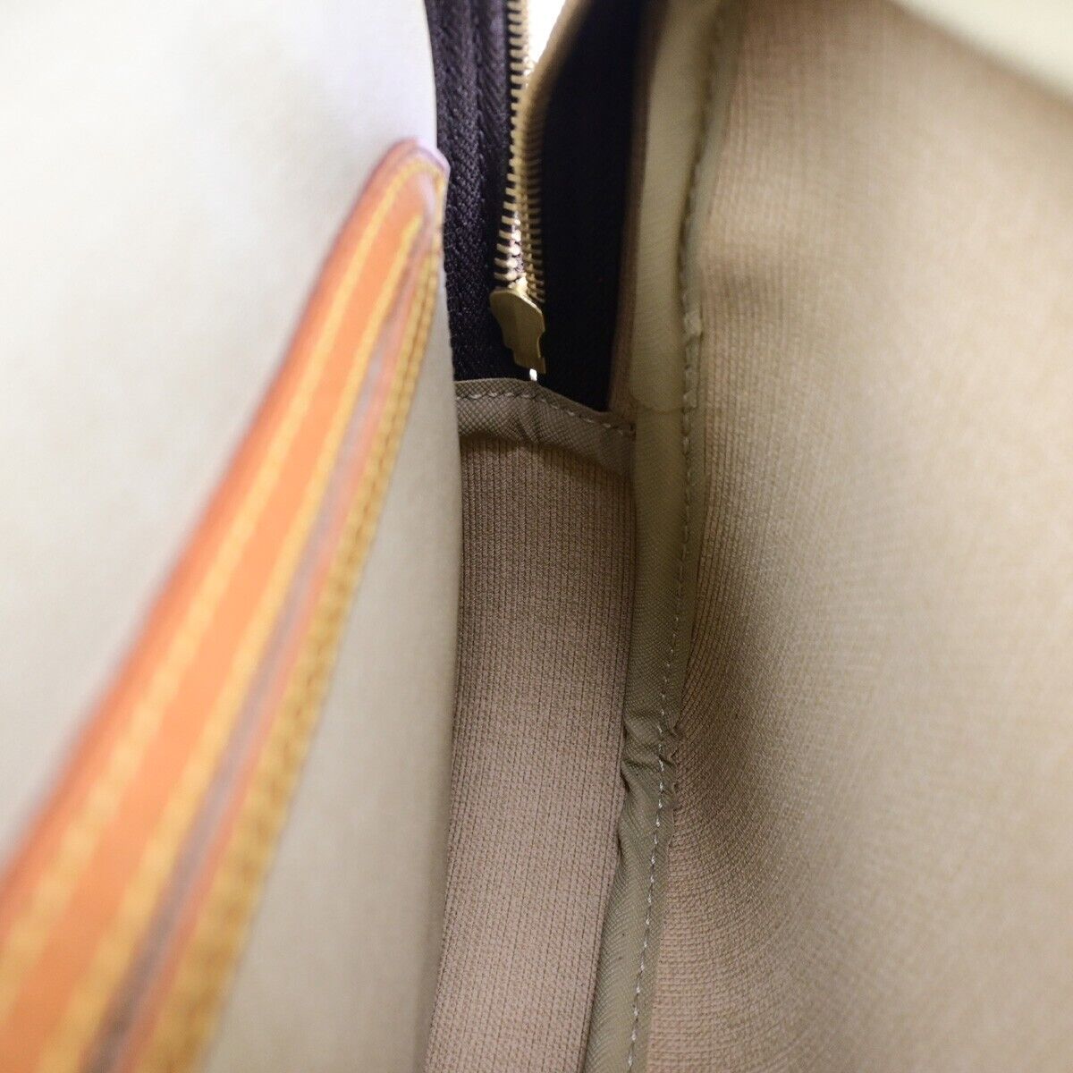 LOUIS VUITTON Reporter PM Crossbody Shoulder Bag Monogram Leather M45254 98ED258