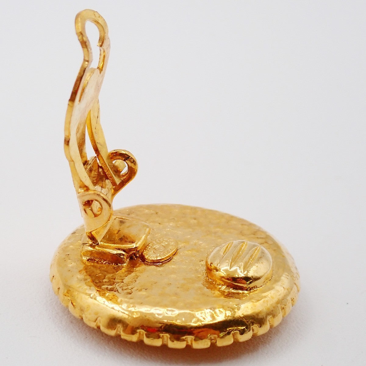 CHANEL CC Logo Round Button Earrings 96A Clip-On Gold France Vintage 80RL495