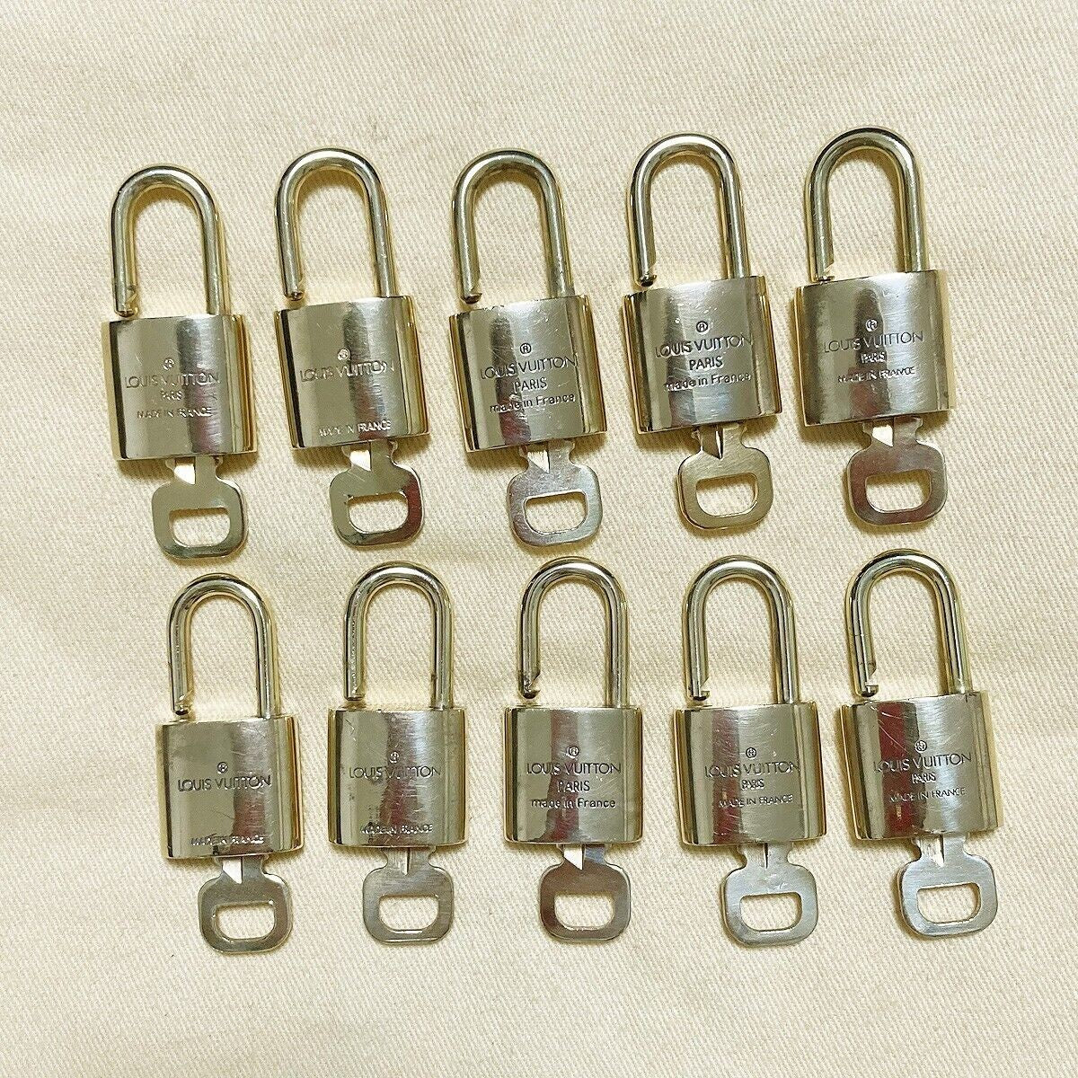 LOUIS VUITTON LV 10 SET PADLOCK KEY BAG CHARM CADENA GOLD PLATED FRANCE 65PDA036