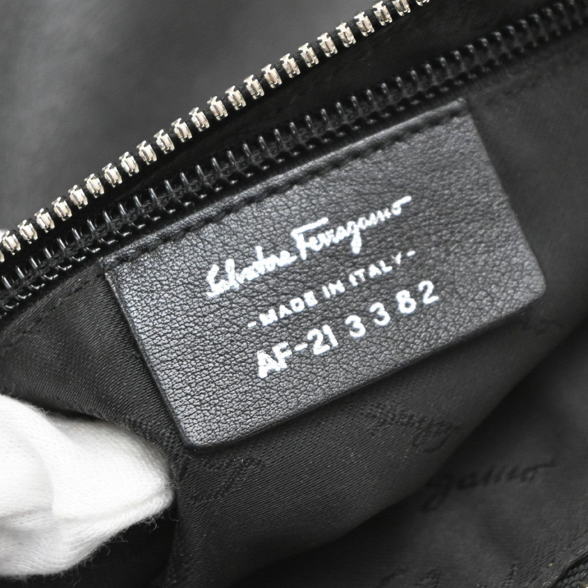 SALVATORE FERRAGAMO Logo Vara Shoulder Bag Leather Black SHW Italy 02MA690