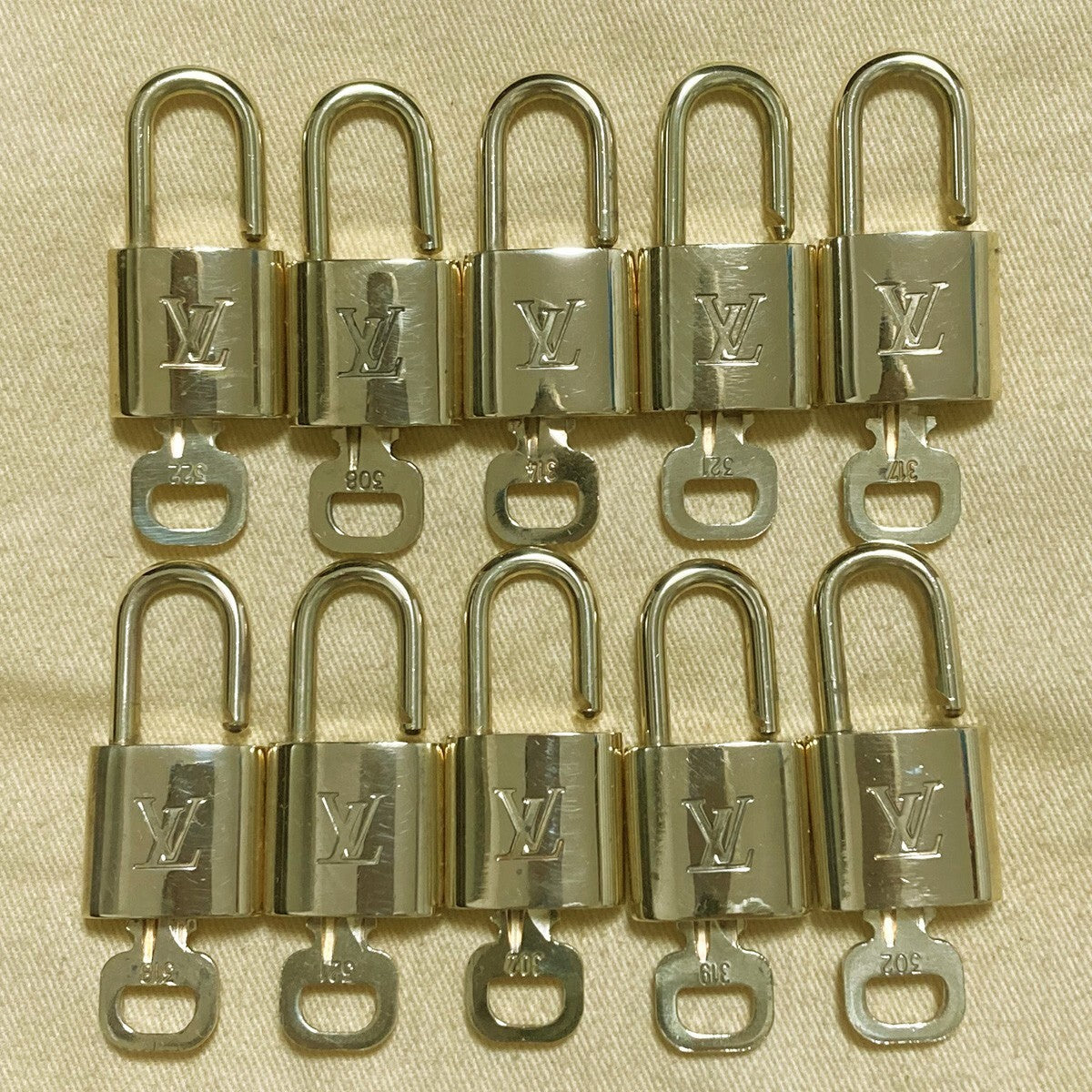 LOUIS VUITTON LV 10 SET PADLOCK KEY CHARM CADENA GOLD-PLATED FRANCE 37PDA183