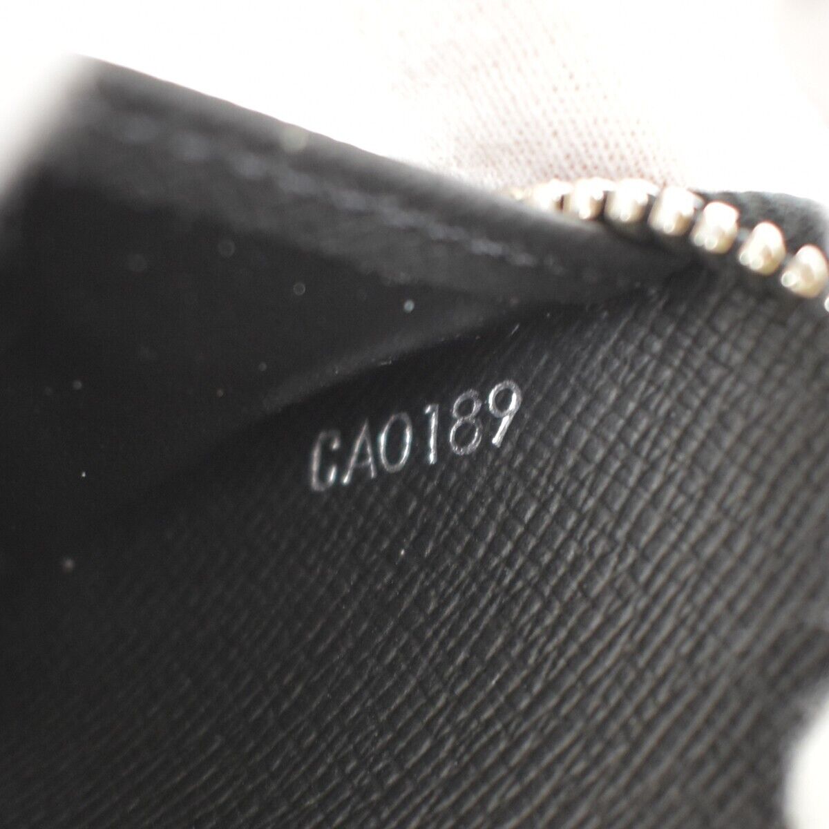 LOUIS VUITTON Zippy Organizer NM Long Bifold Wallet Taiga Leather M62643 85GA237