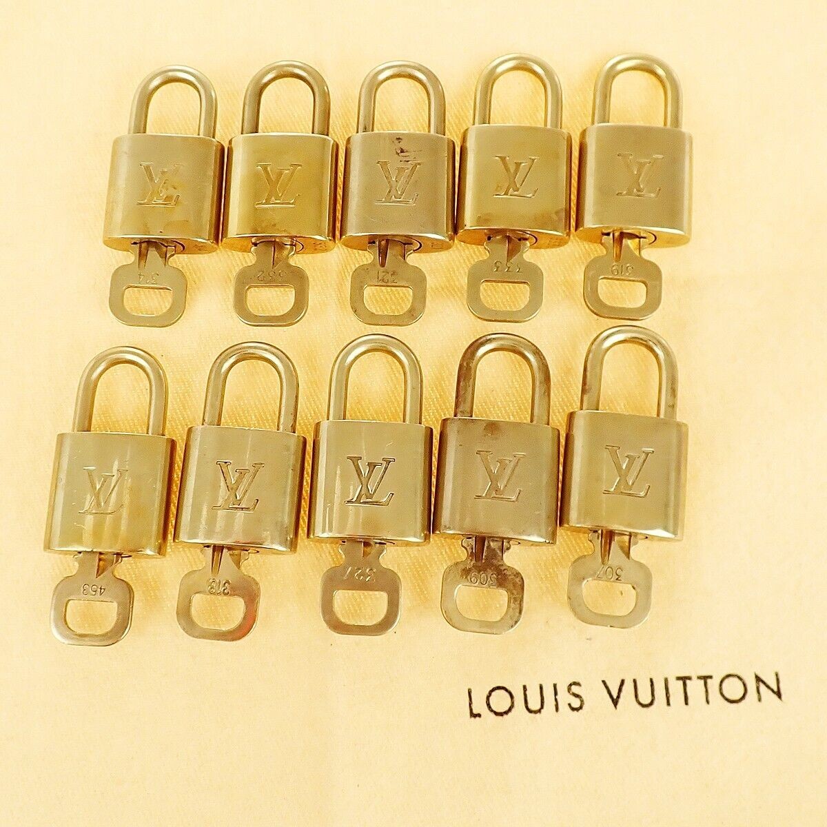 LOUIS VUITTON LV 10 SET PADLOCK KEY BAG CHARM CADENA GOLD PLATED FRANCE 31YE929
