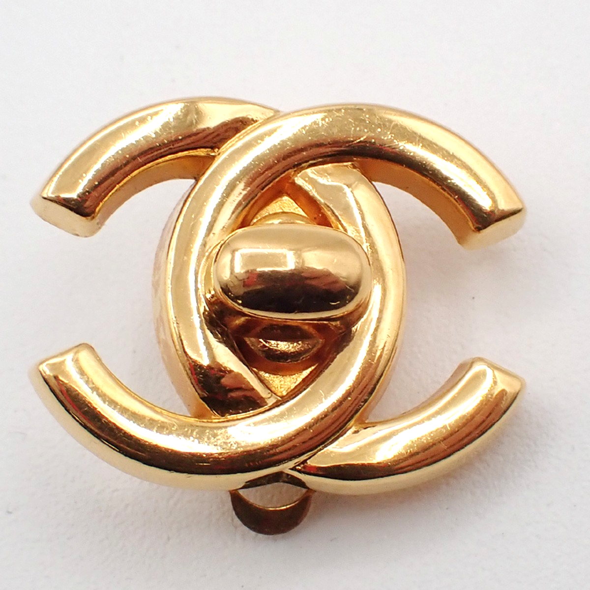 CHANEL CC Logo Button Earring 97P Clip-On Gold-Plated France Vintage 67CA564