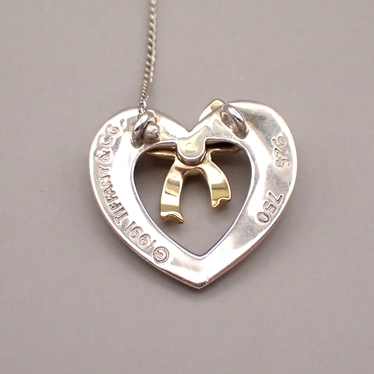 Tiffany & Co. Logo Heart Ribbon Chain Necklace 750 925 Silver Gold 63YH237