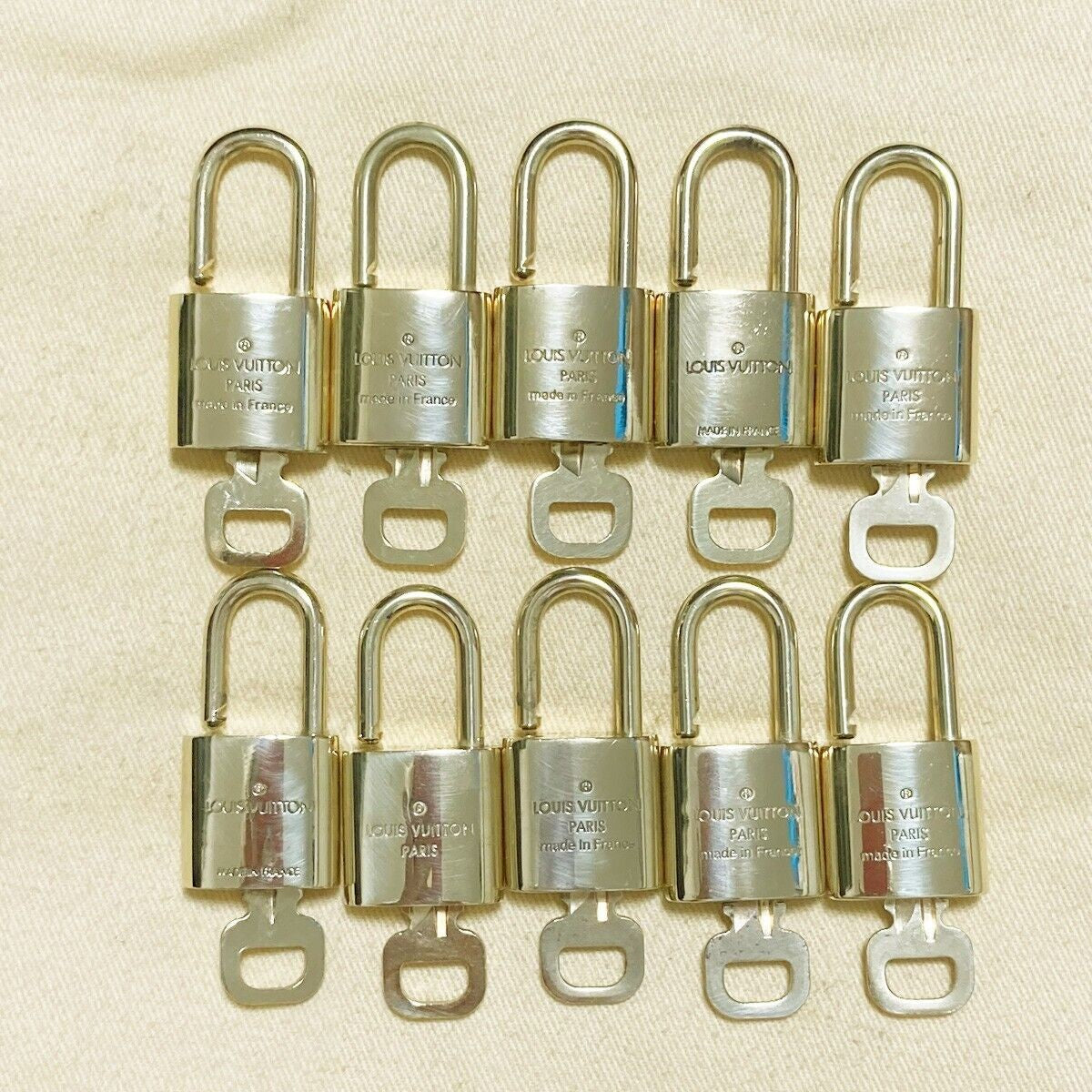 LOUIS VUITTON LV 10 SET PADLOCK CADENA KEY BAG CHARM GOLD PLATED FRANCE 65PDA113