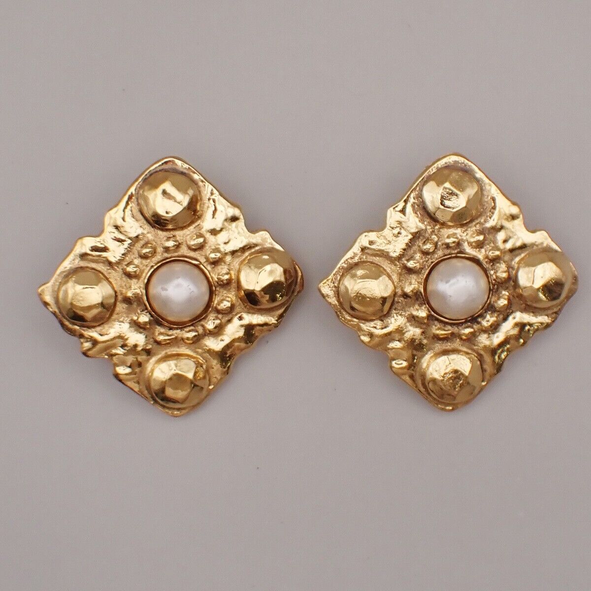 CHANEL CC Diamond Shape Pearl Button Earrings 23 Clip-On Gold Vintage 30RL066