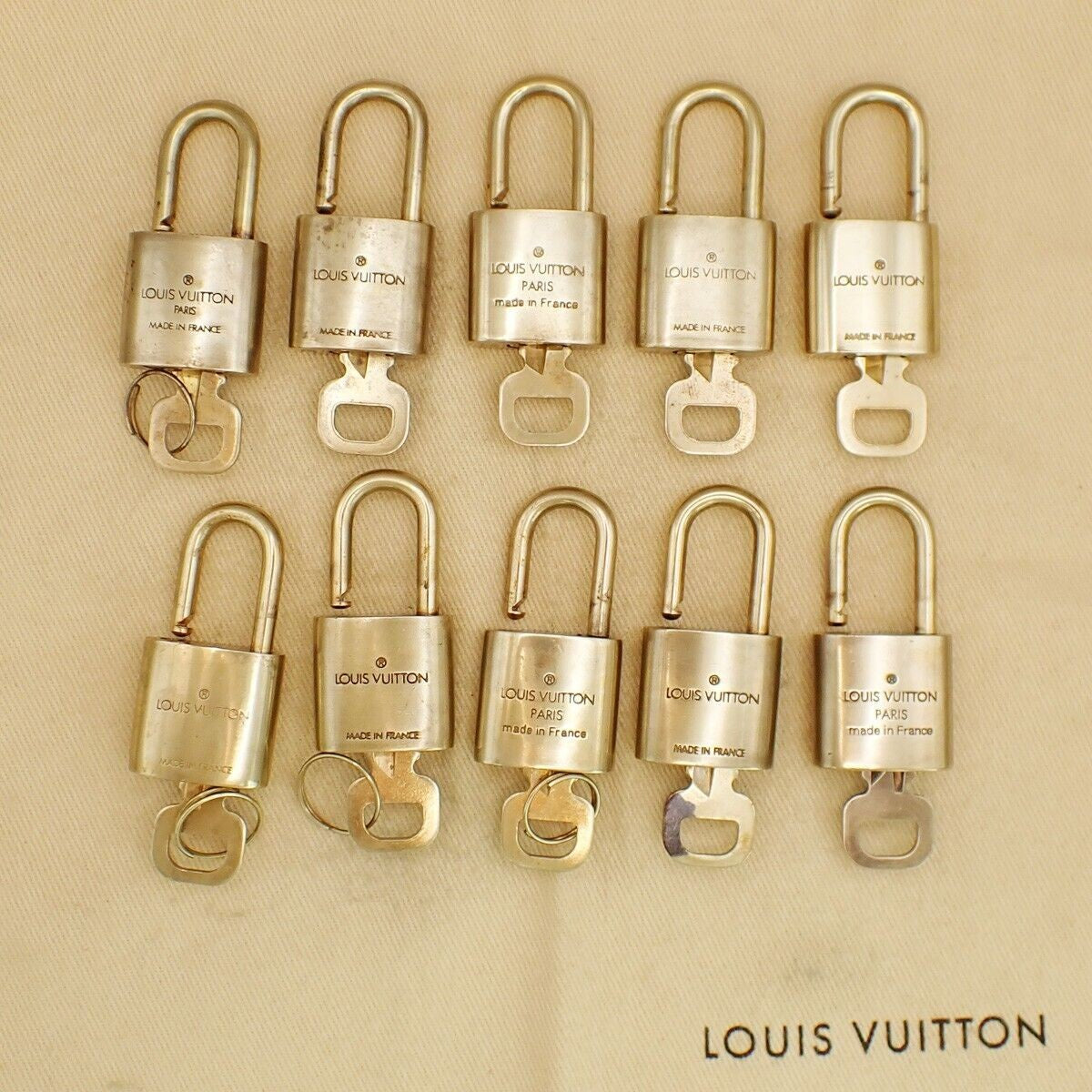 LOUIS VUITTON LV 10 SET PADLOCK KEY BAG CHARM CADENA GOLD PLATED FRANCE 31EB384