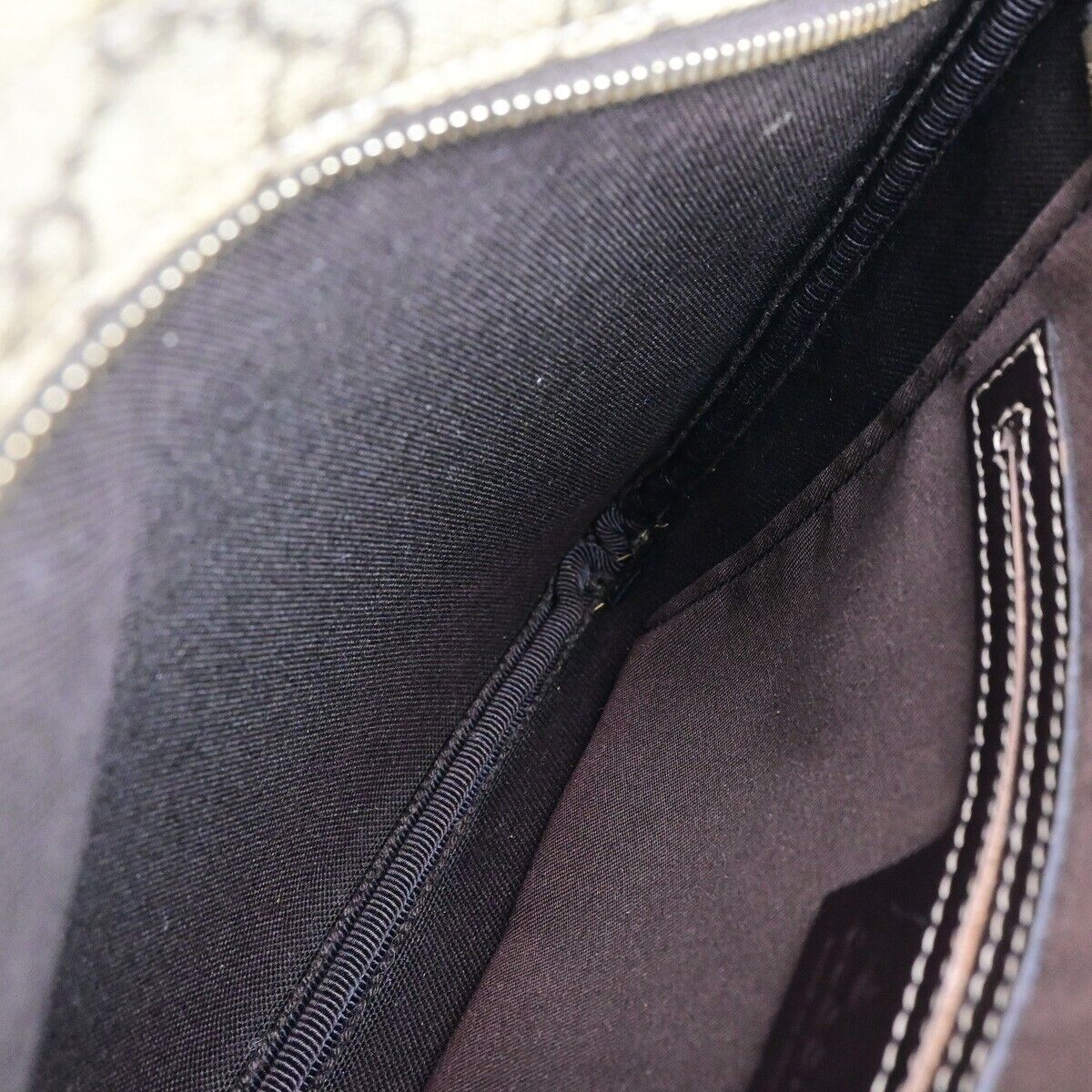 GUCCI Logo GG Pattern Shoulder Bag PVC Leather Canvas Brown GHW Italy 89EC963