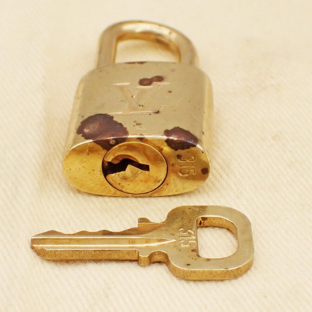 LOUIS VUITTON LV 10 SET PADLOCK KEY BAG CHARM CADENA GOLD PLATED FRANCE 31EB380