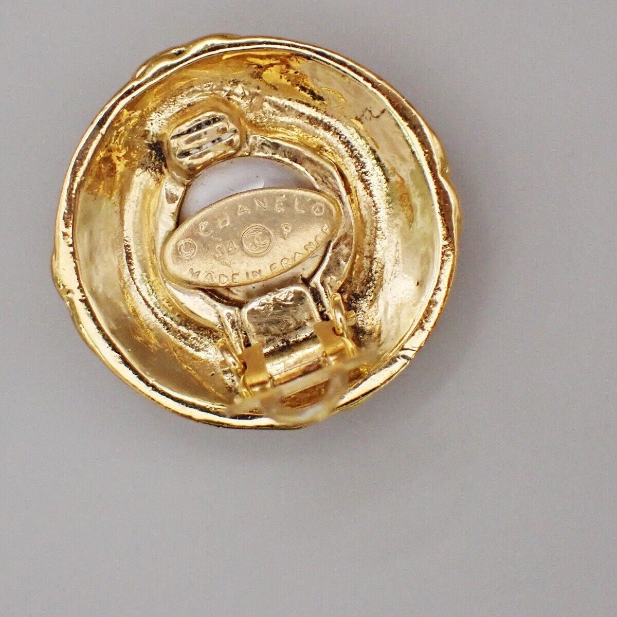 CHANEL CC Imitation Pearl Round Button Earrings 94P Clip-On Gold-Plated 33RK234