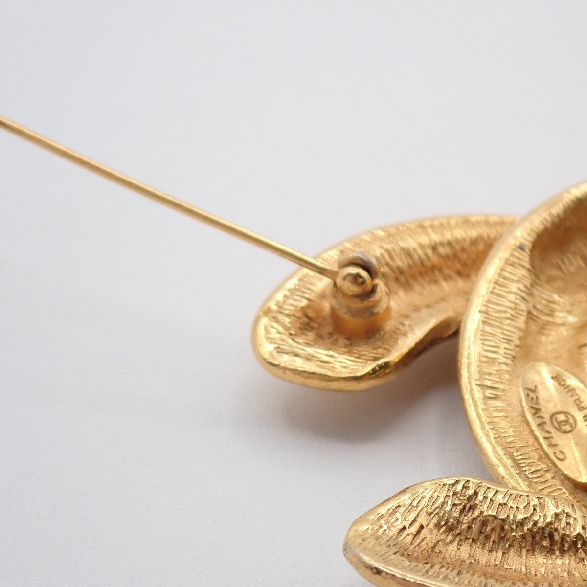 CHANEL CC Logo Matelasse Pin Brooch Gold-Plated France Accessory 98RF846