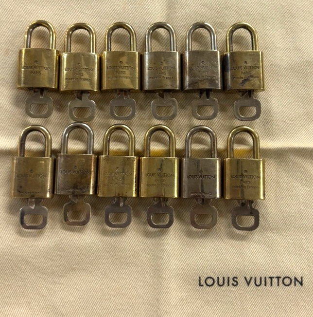 LOUIS VUITTON LV 12 SET PADLOCK KEY CHARM CADENA GOLD-PLATED FRANCE 37PDA292