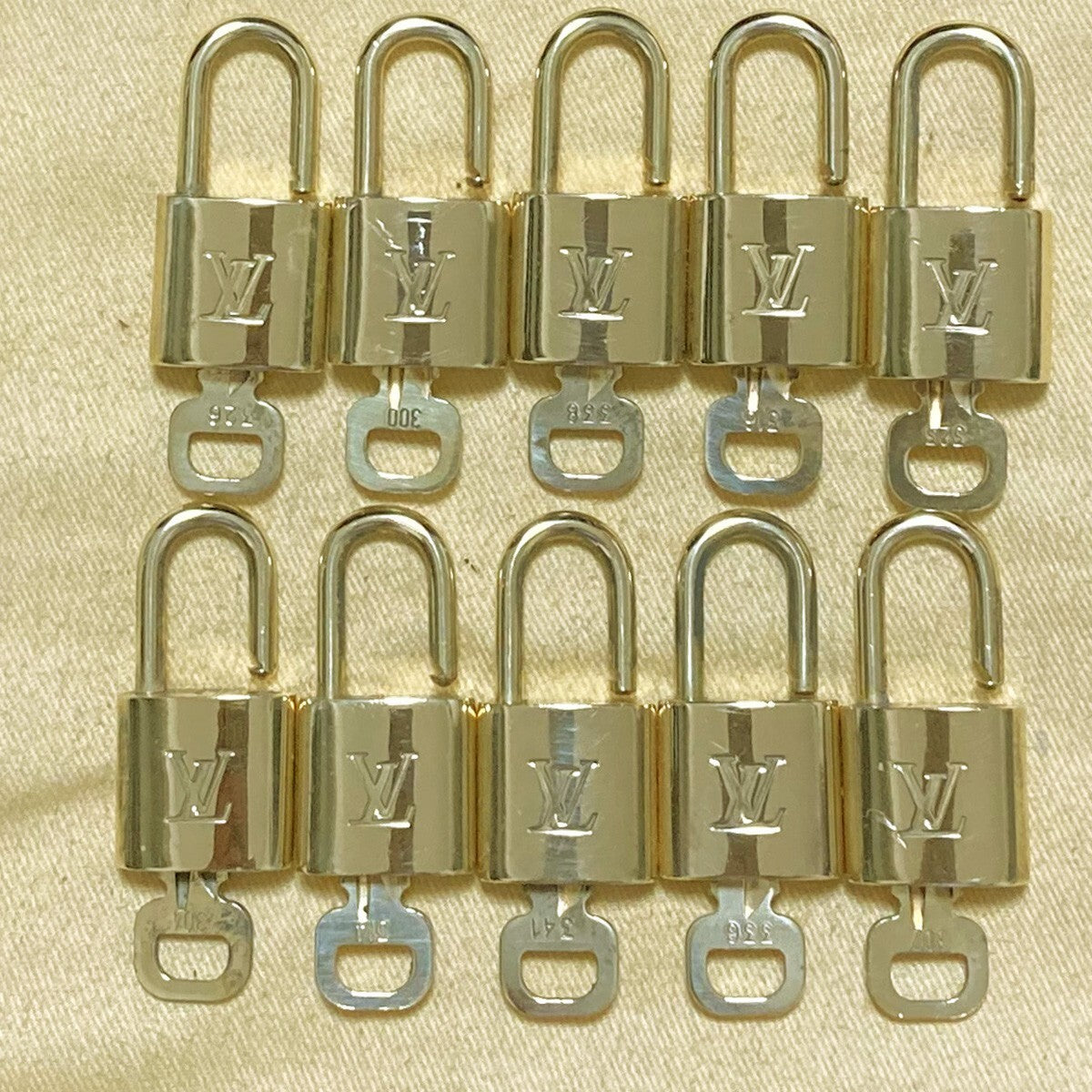LOUIS VUITTON LV 10 SET PADLOCK KEY CHARM CADENA GOLD-PLATED FRANCE 62PDA238