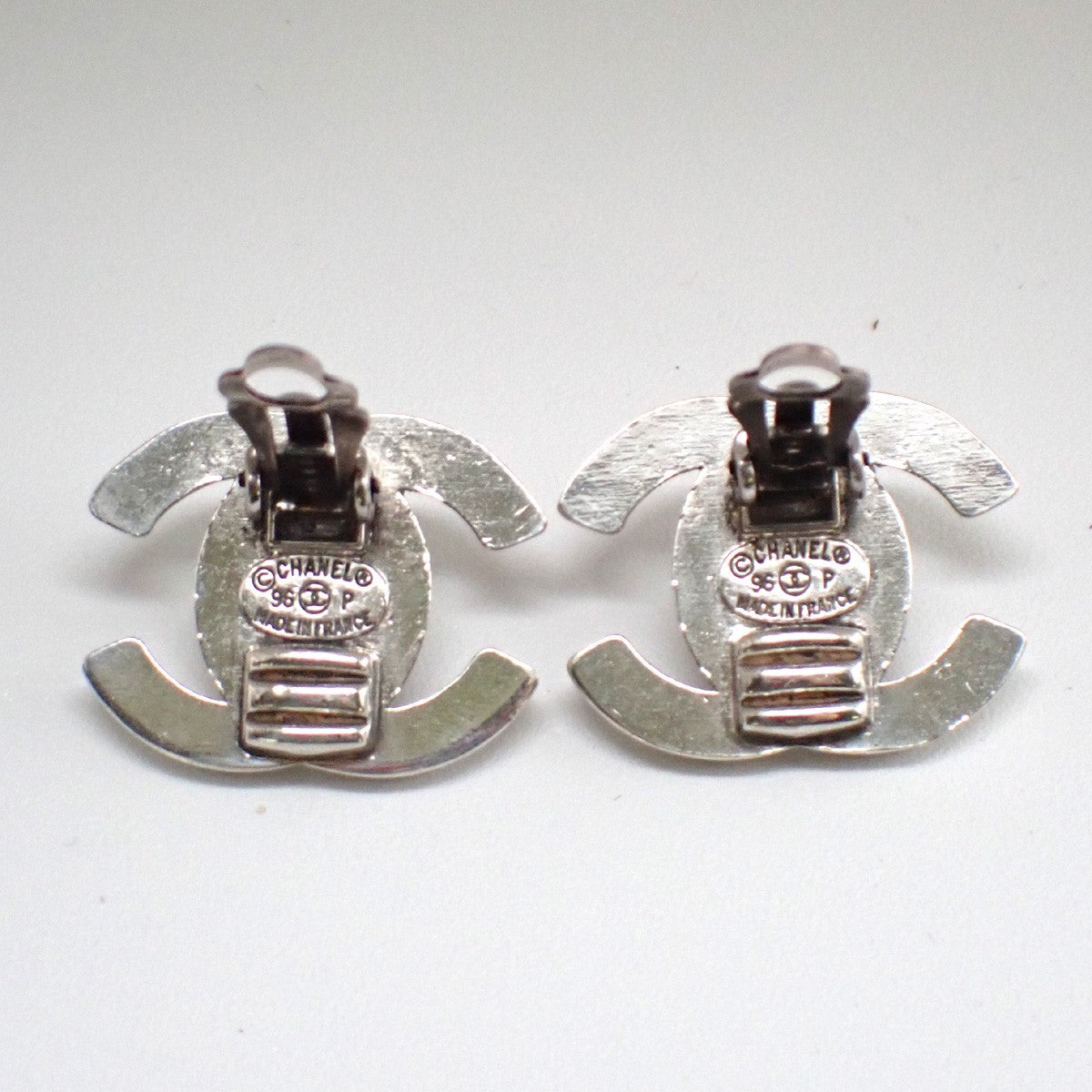 CHANEL CC Logo Button Earring 96P Clip-On Silver-Plated France Vintage 76RL808
