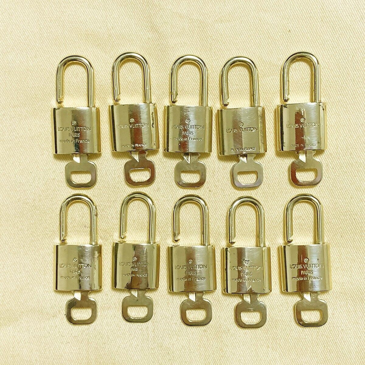 LOUIS VUITTON LV 10 SET PADLOCK KEY BAG CHARM CADENA GOLD PLATED FRANCE 30PDA066