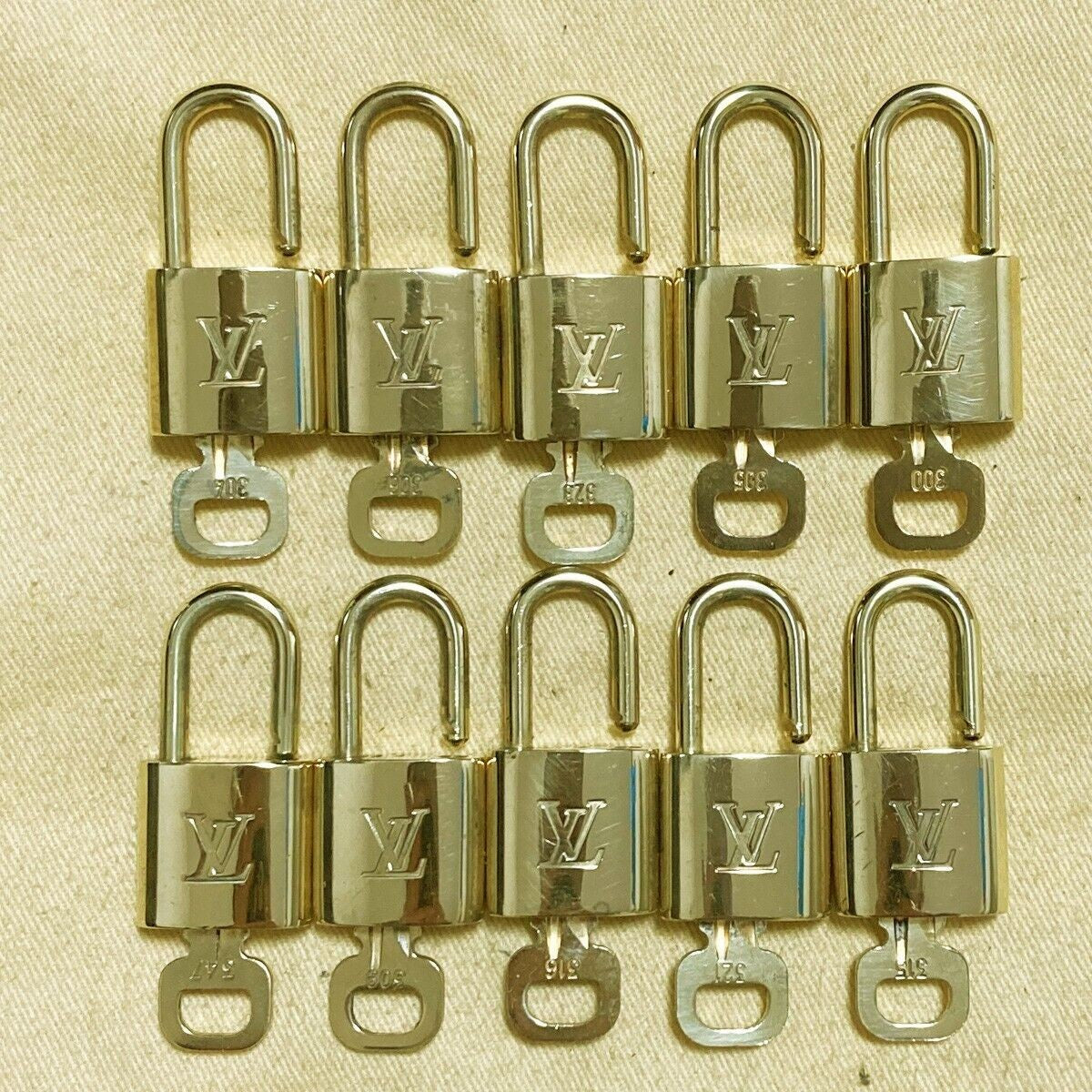 LOUIS VUITTON LV 10 SET PADLOCK KEY CHARM CADENA GOLD-PLATED FRANCE 65PDA196