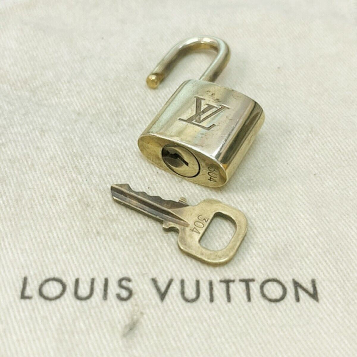 LOUIS VUITTON LV 10 SET PADLOCK KEY BAG CHARM CADENA GOLD PLATED FRANCE 33JF559