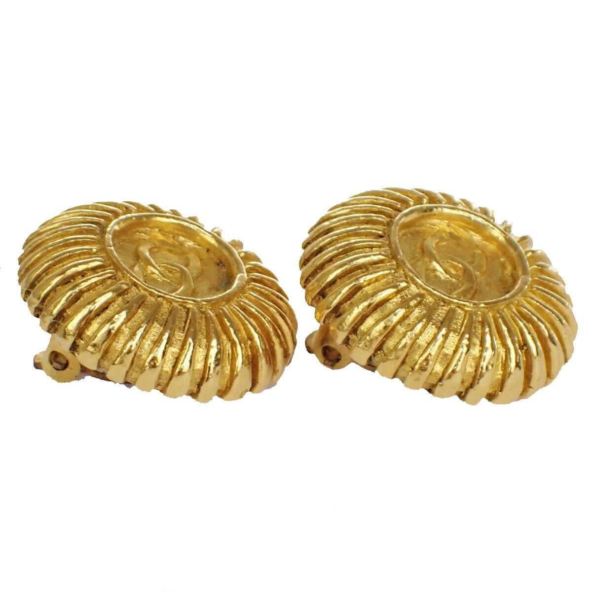 CHANEL CC Logo Round Button Earrings Clip-On GHW Vintage Accessory 39RJ293