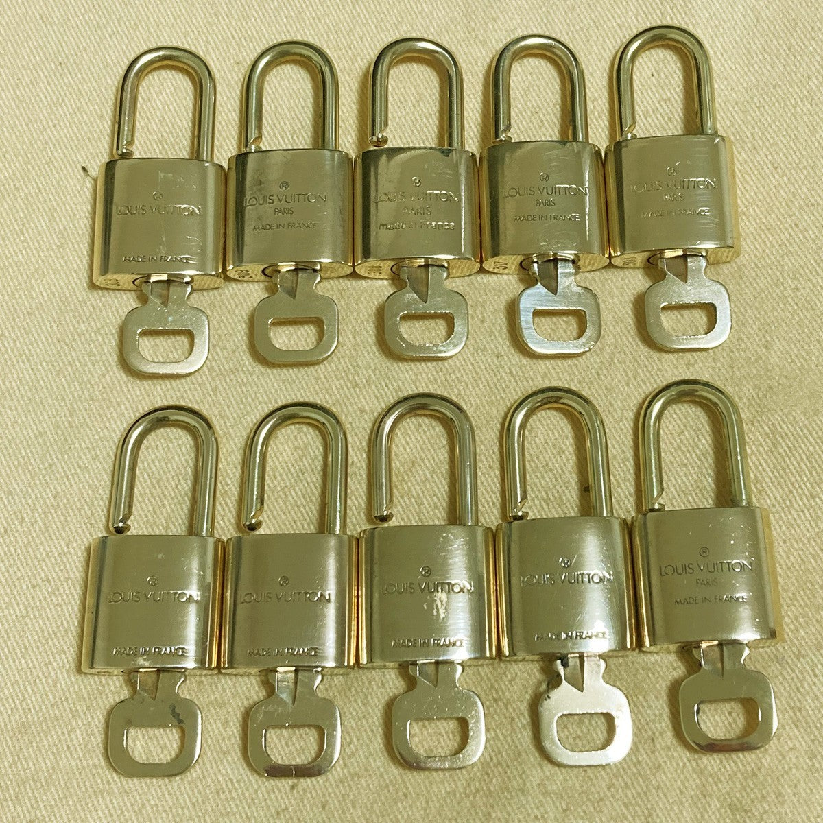 LOUIS VUITTON LV 10 SET PADLOCK KEY CHARM CADENA GOLD-PLATED FRANCE 31PDA266