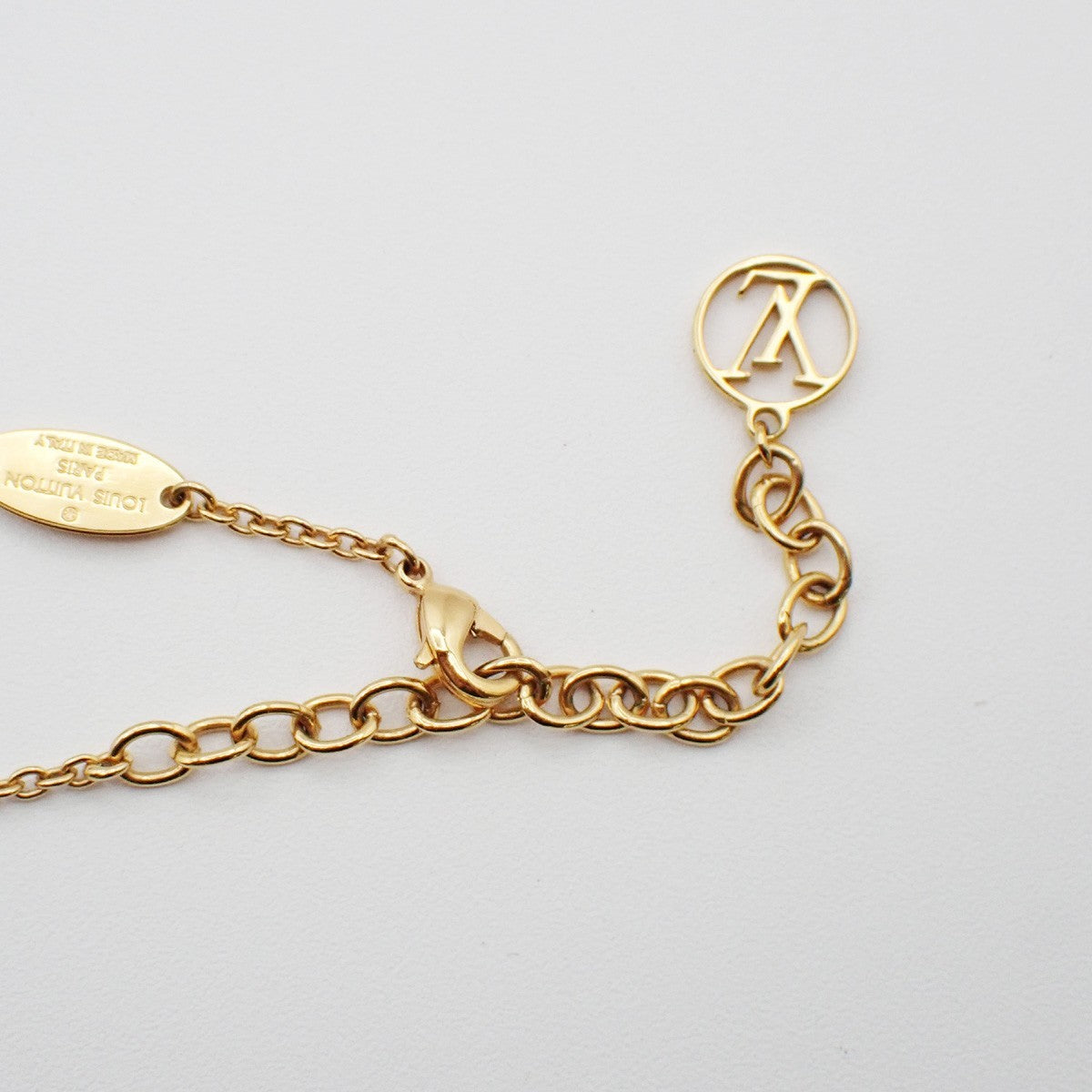 LOUIS VUITTON Collier Essential V  Necklace Imitation Pearl GHW M68358 30CA075