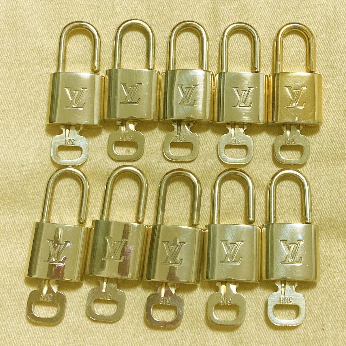 LOUIS VUITTON LV 10 SET PADLOCK KEY CHARM CADENA GOLD-PLATED FRANCE 33PDA255