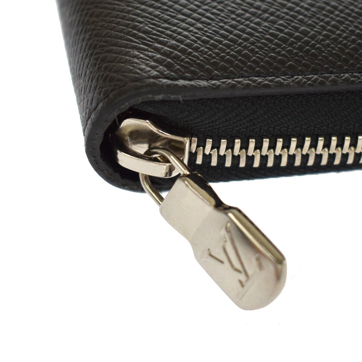 LOUIS VUITTON Zippy Organizer NM Long Bifold Wallet Taiga Leather M62643 85GA237