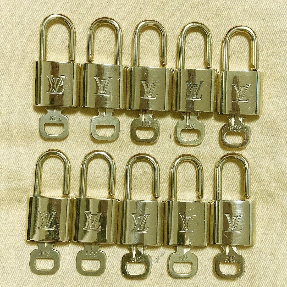 LOUIS VUITTON LV 10 SET PADLOCK KEY CHARM CADENA GOLD-PLATED FRANCE 65PDA191