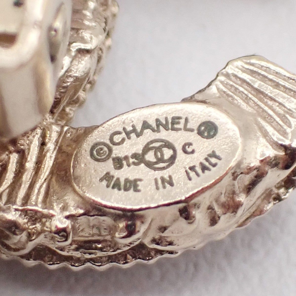 CHANEL CC Logo Immitation Pearl Swing Earrings Clip-on B13C Gold Italy 84RL895