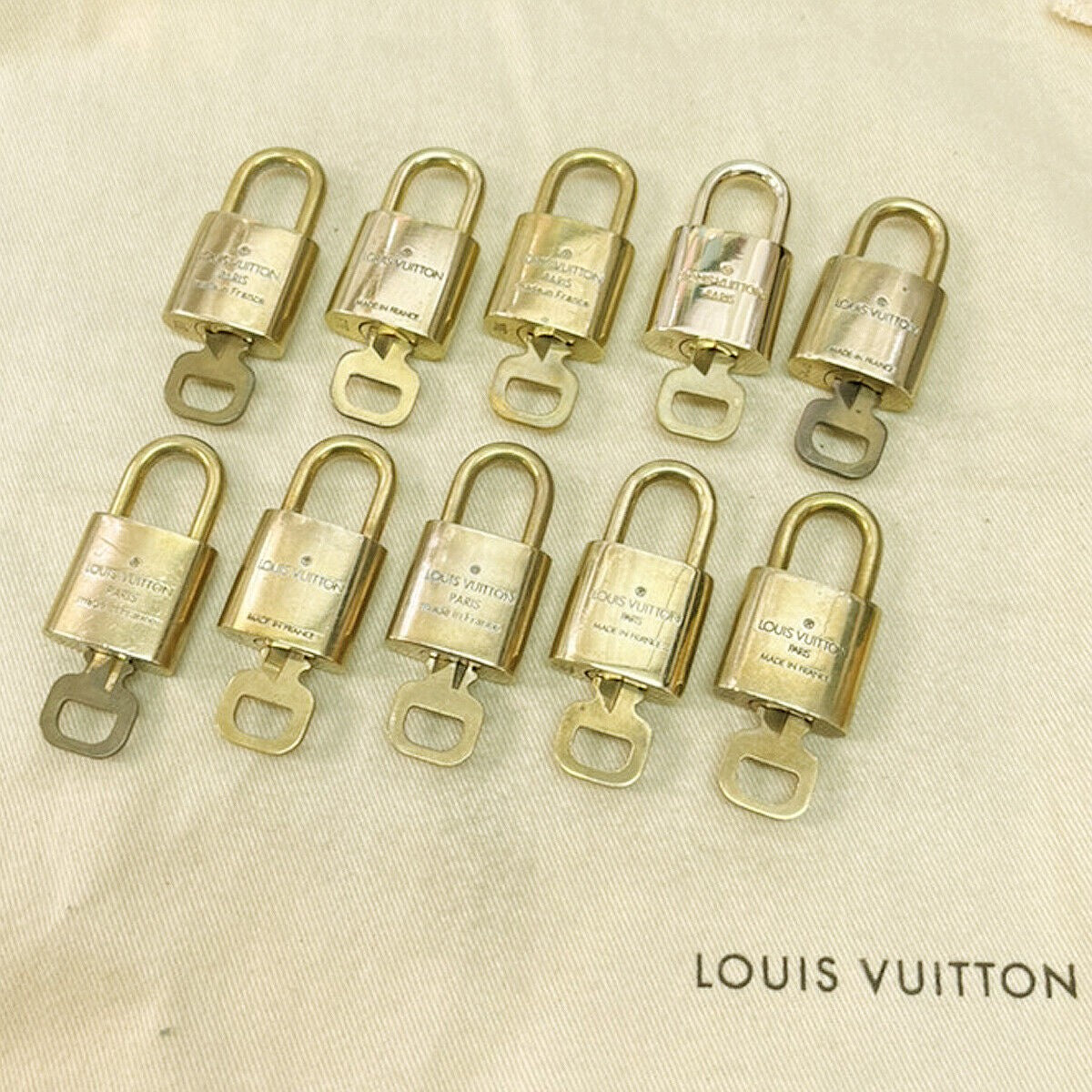 LOUIS VUITTON LV 10 SET PADLOCK KEY CHARM CADENA GOLD-PLATED FRANCE 36JF454