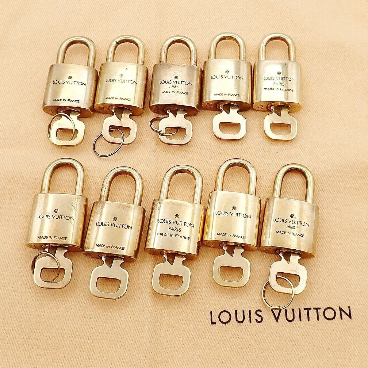 LOUIS VUITTON LV 10 Set Padlock cadena Key Bag Charm Gold Plated France 37YE759