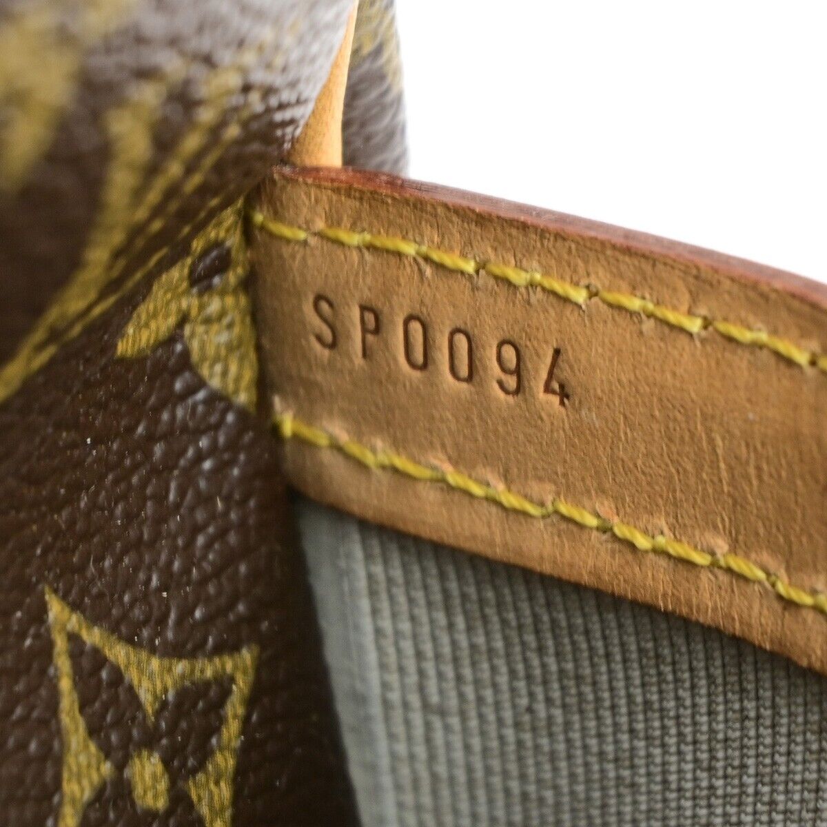 LOUIS VUITTON Reporter GM Crossbody Shoulder Bag Monogram Leather M45252 85EC522