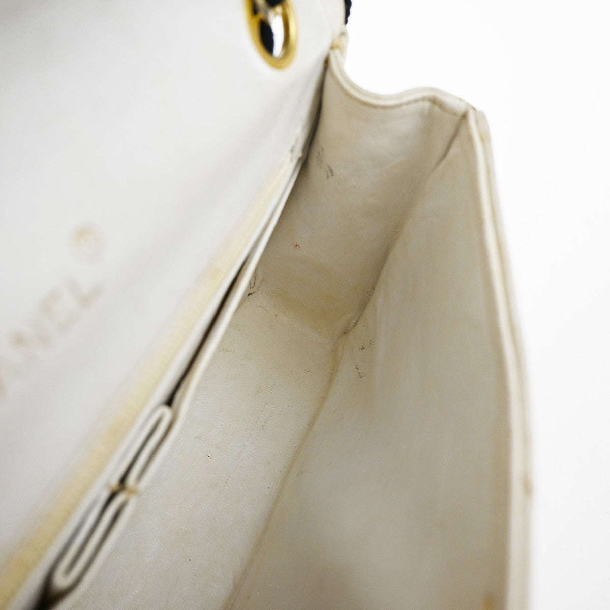 CHANEL CC Logo Wave Stitch Chain Shoulder Bag Leather White Vintage 49RF791