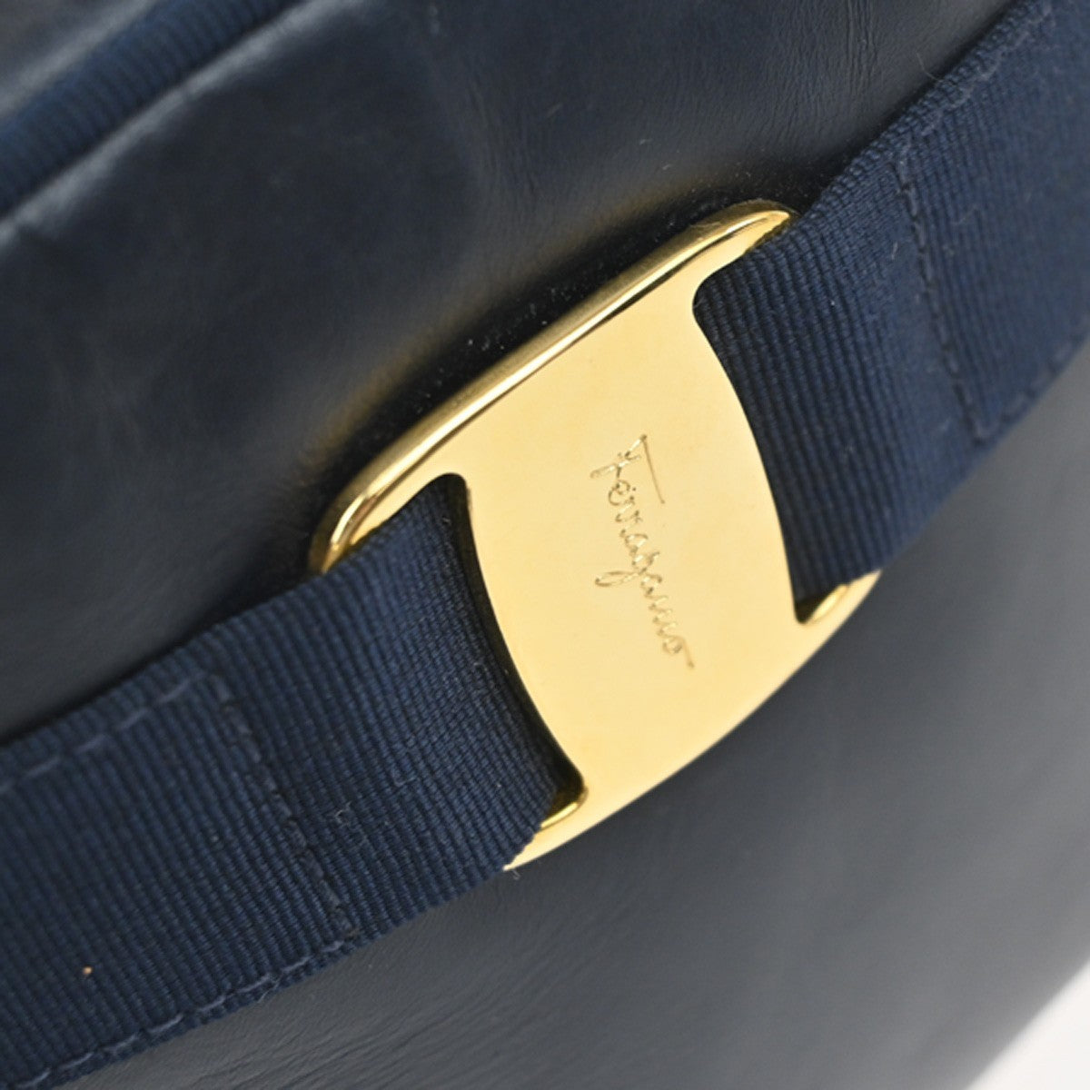 SALVATORE FERRAGAMO Logo Vara Shoulder Bag Leather Navy Blue GHW Italy 09MA547