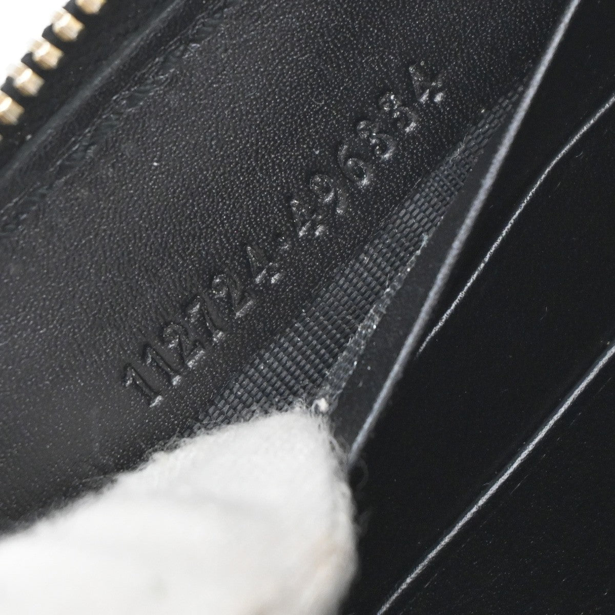 GUCCI Logo Guccissima GG Pattern Long Zipper Wallet Leather Black Gold 02KB378