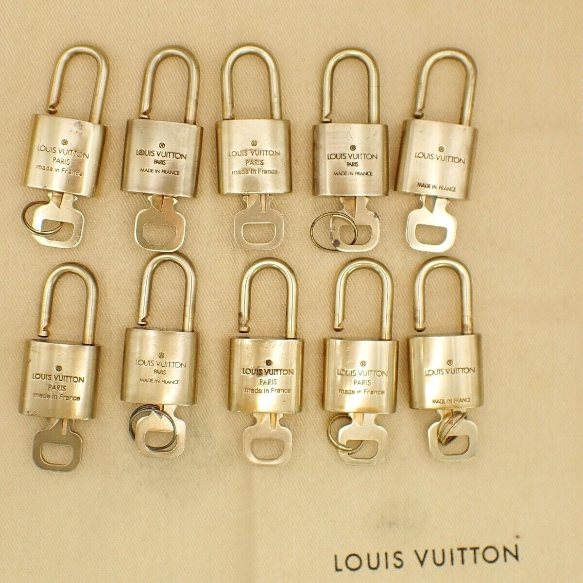 LOUIS VUITTON LV 10 SET PADLOCK KEY BAG CHARM CADENA GOLD PLATED FRANCE 37EB381