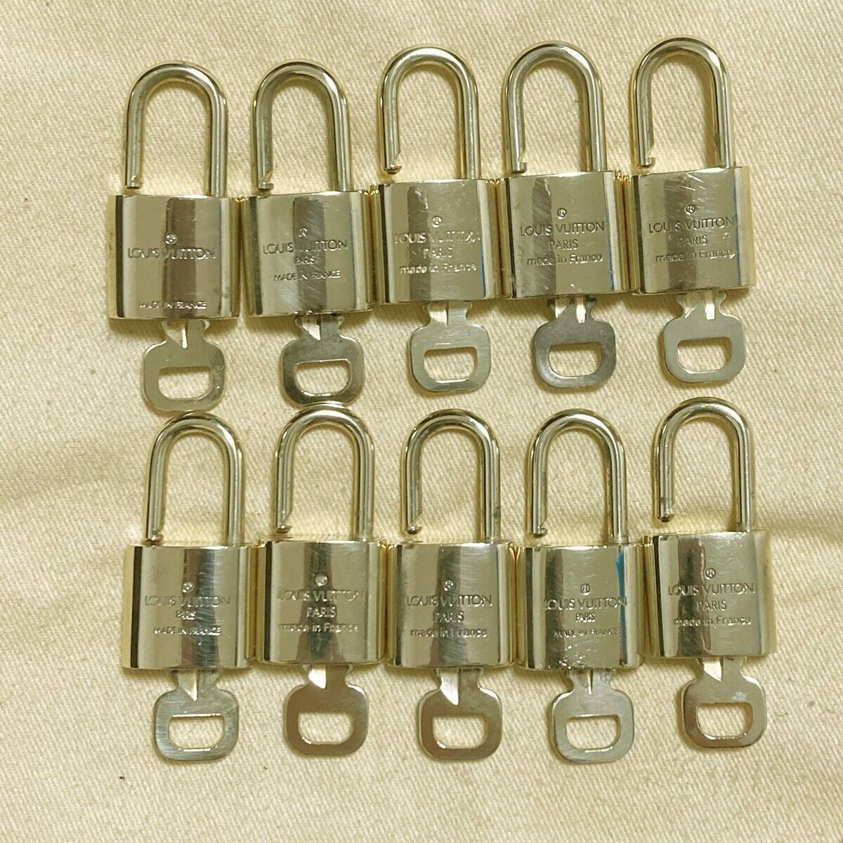 LOUIS VUITTON LV 10 SET PADLOCK KEY CHARM CADENA GOLD-PLATED FRANCE 37PDA165