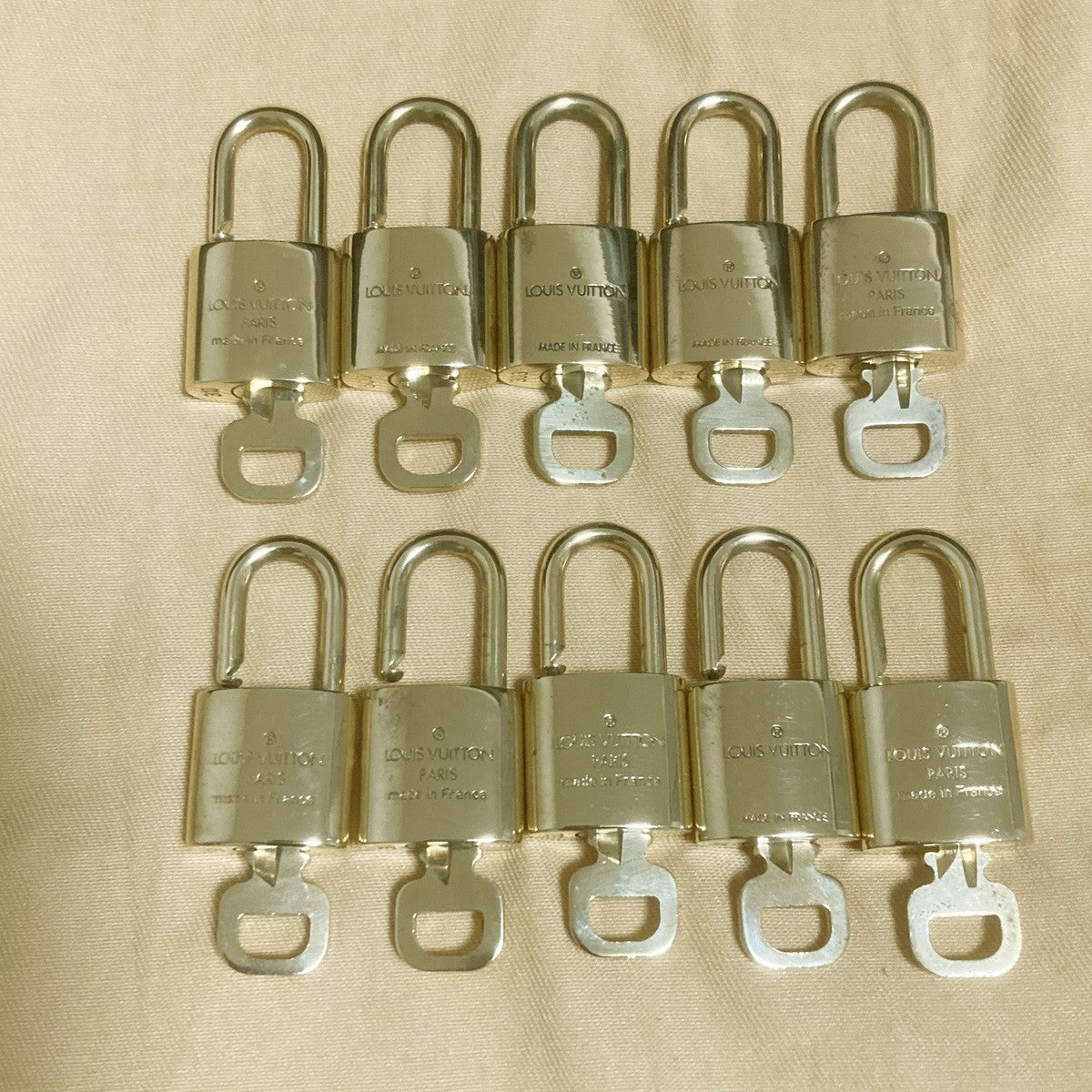 LOUIS VUITTON LV 10 SET PADLOCK KEY CHARM CADENA GOLD-PLATED FRANCE 65PDA314