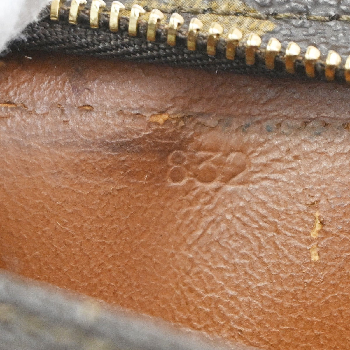 LOUIS VUITTON Poche Toilette 26 Clutch Hand Bag Monogram Leather M47542 04CA761