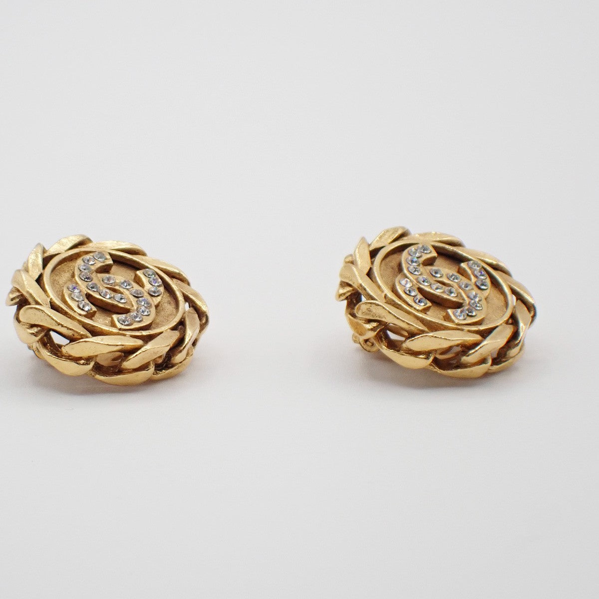 CHANEL CC Logo Rhinestones Round Botton Earring 23 Clip on Gold Vintage 81RL488