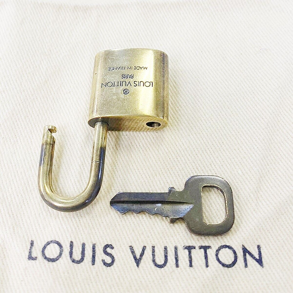 LOUIS VUITTON LV 10 SET PADLOCK KEY BAG CHARM CADENA GOLD-PLATED FRANCE 80MT810