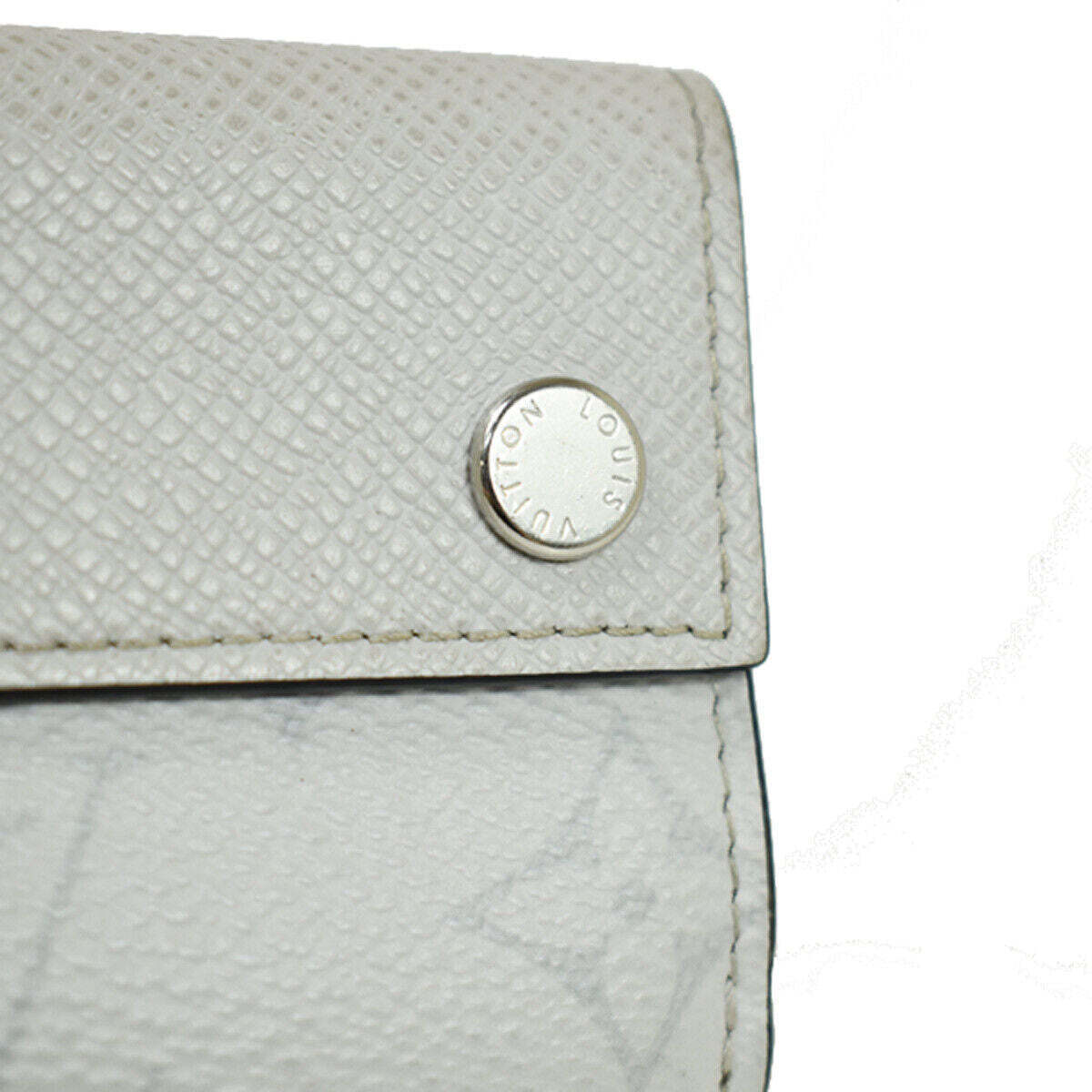 LOUIS VUITTON Discovery Compact Trifold Mini White Taigarama WE M30899 35YC253