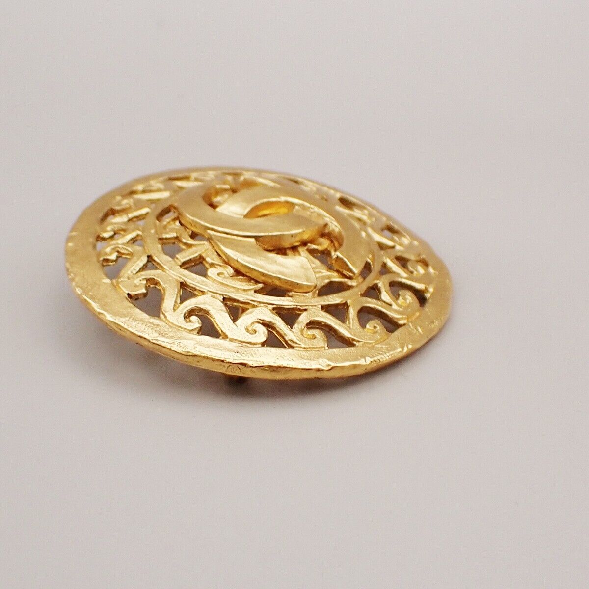 CHANEL CC Logo Round Pin Brooch 95A GHW France Accessory Vintage 89RK707